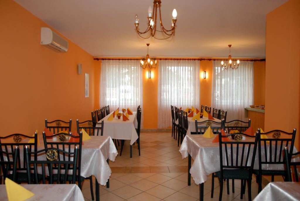 Hostel Ferihegy Vecses Exterior photo